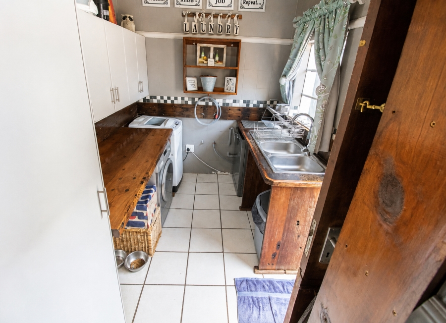 To Let 7 Bedroom Property for Rent in Humansdorp Eastern Cape